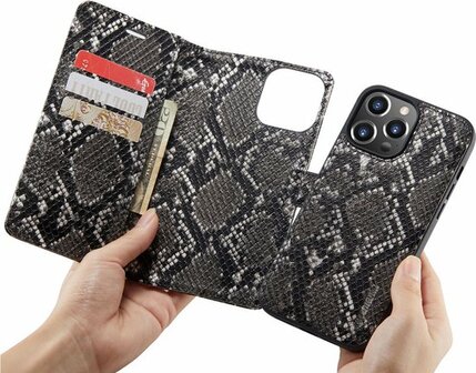 iPhone 13 Pro Max Zwart - 2 in 1 Slangen Book Case
