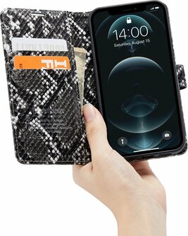 iPhone 11 Zwart - Slangen Book Case