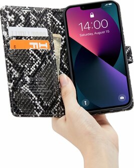 iPhone 13 Mini Zwart - Slangen Book Case