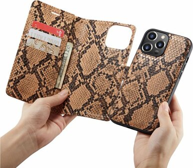 iPhone 13 Pro Beige - 2 in 1 Slangen Book Case