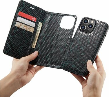 iPhone 13 Pro Max Groen - 2 in 1 Slangen Book Case